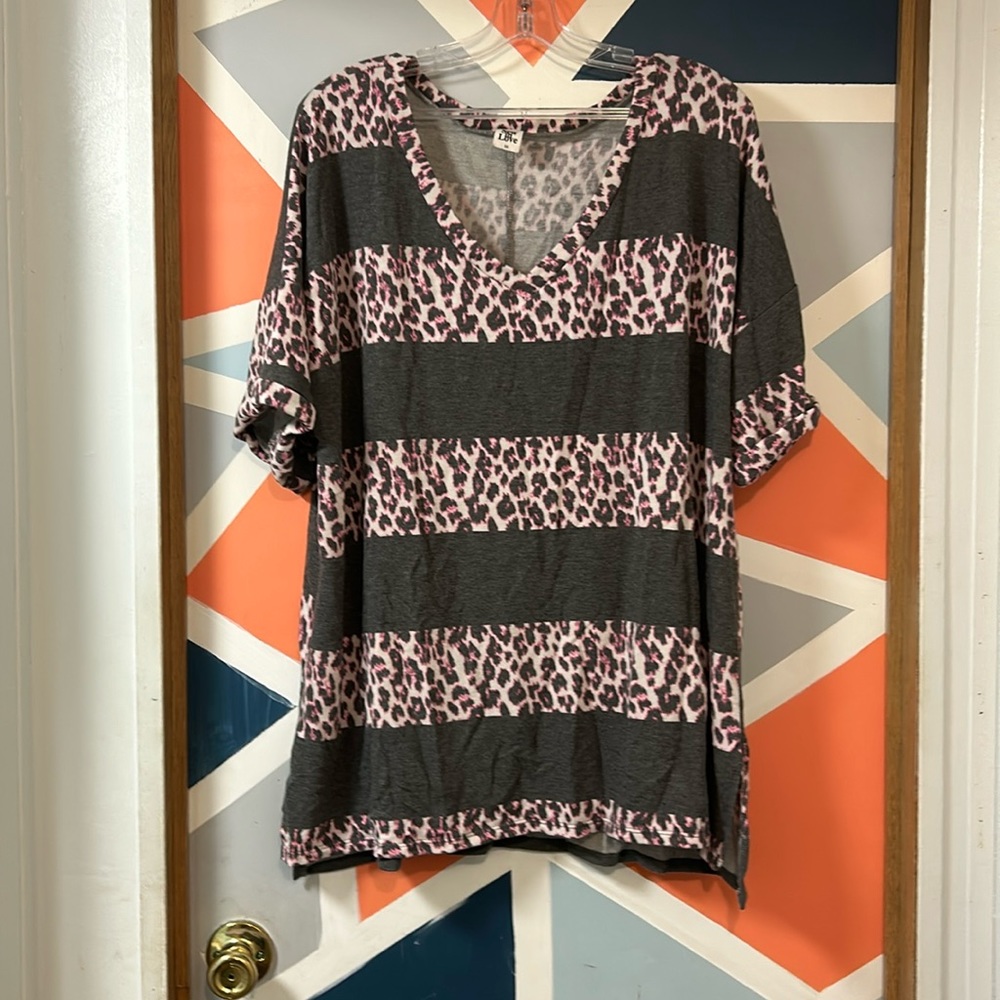 Women’s cheetah print v-neck tee